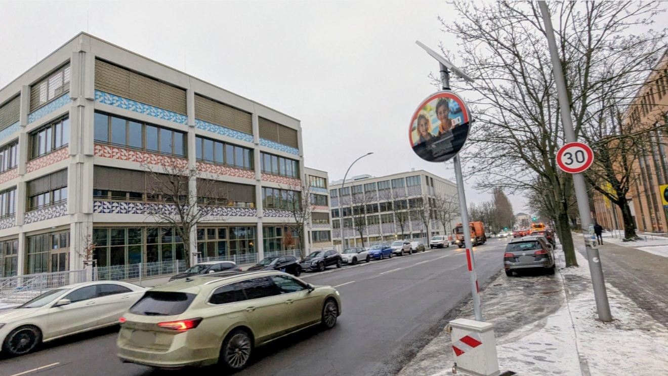 Rechte: B�ro Stettner, Dialog-Display auf der Rennbahnstra�e